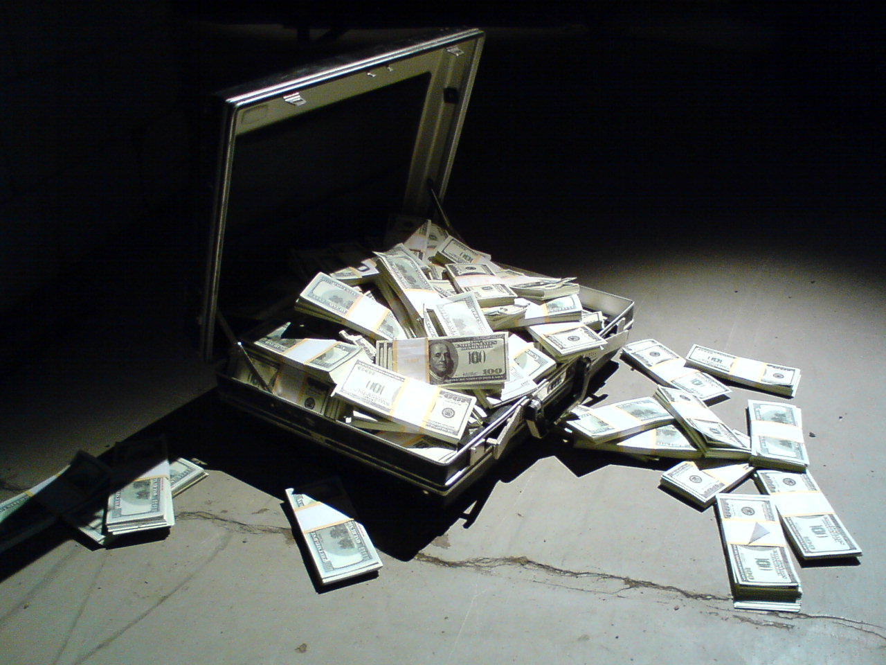 Pitch script. Do deal. Bank cheque.